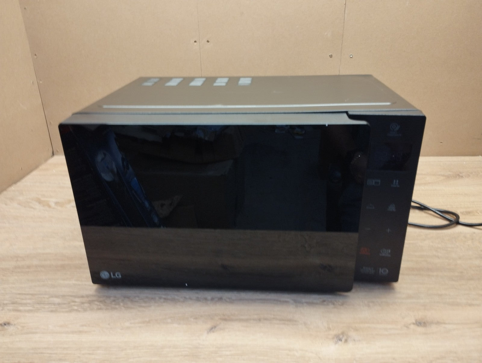 LG MH6535GDS Mikrowelle (25 L, 1000 W) mit Grill, I39500