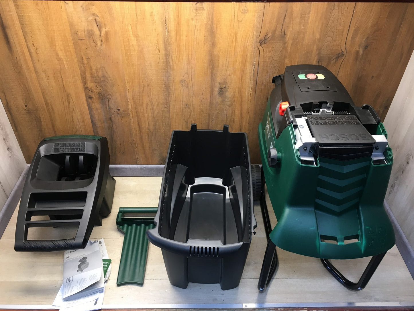 Bosch Leisehäcksler AXT 25 D, 2.500 W, für Hartholz und Dornensträucher, I38270