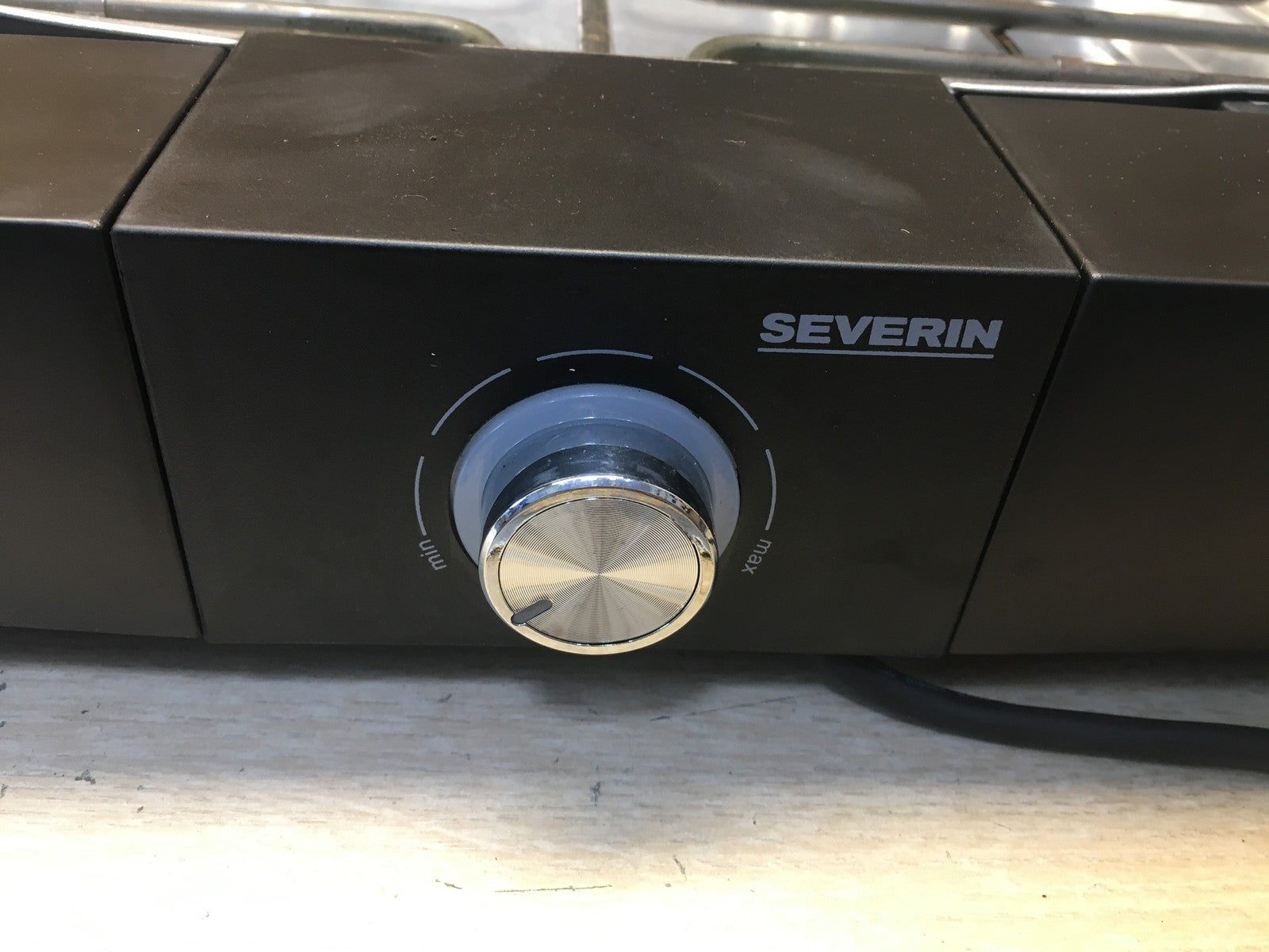 SEVERIN PG 8566 Standgrill mit Edelstahl-Grillrost und Standuntergestell, I38919