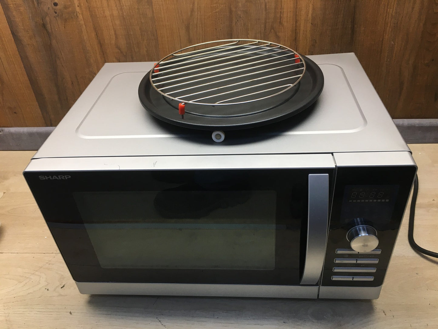 SHARP R843INW Mikrowelle 25 L, 900 W, I37690