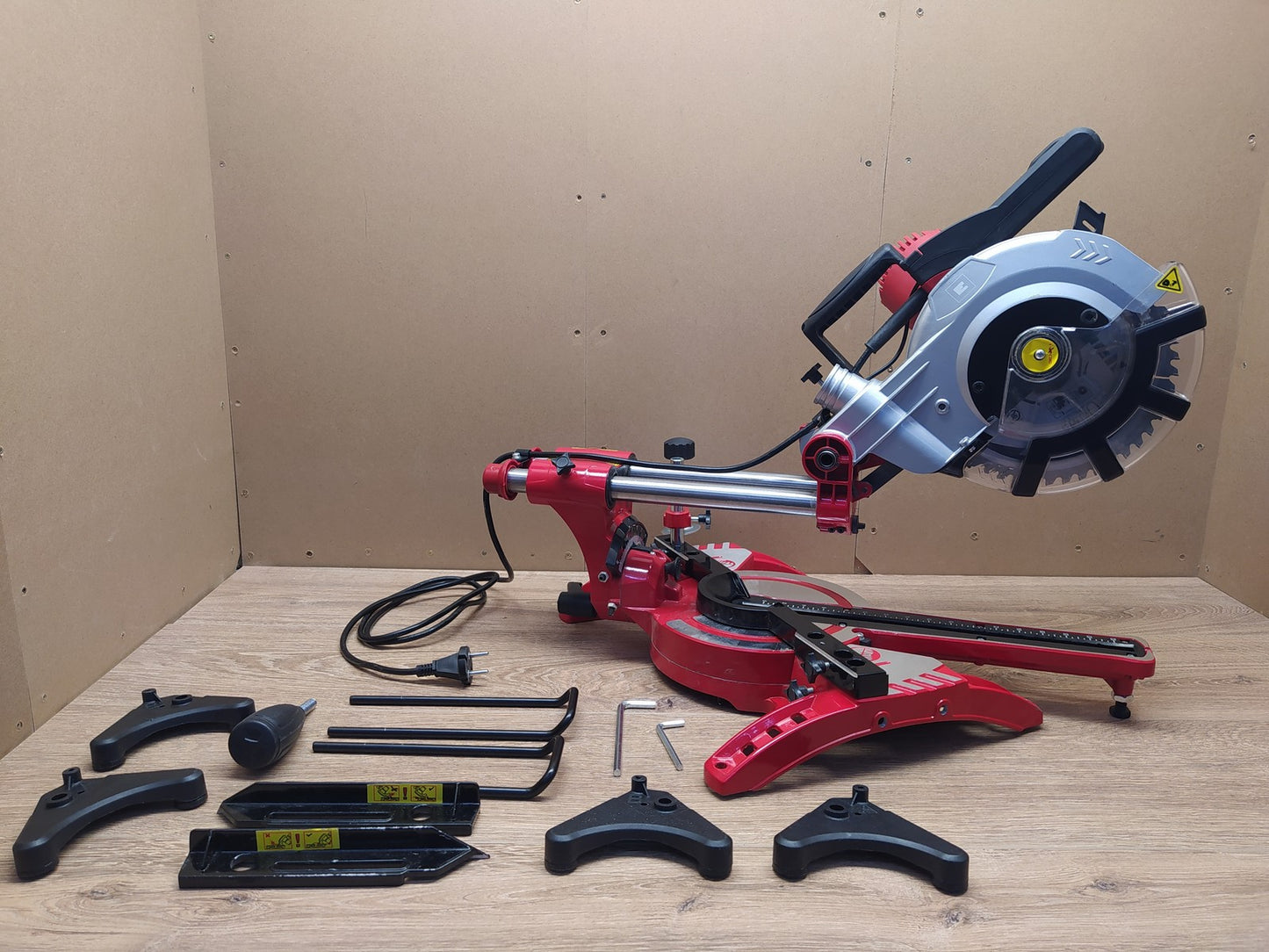 Einhell TC-SM 2131 Dual Elektro-Zug-/Kapp-/Gehrungssäge 4300835, I39149