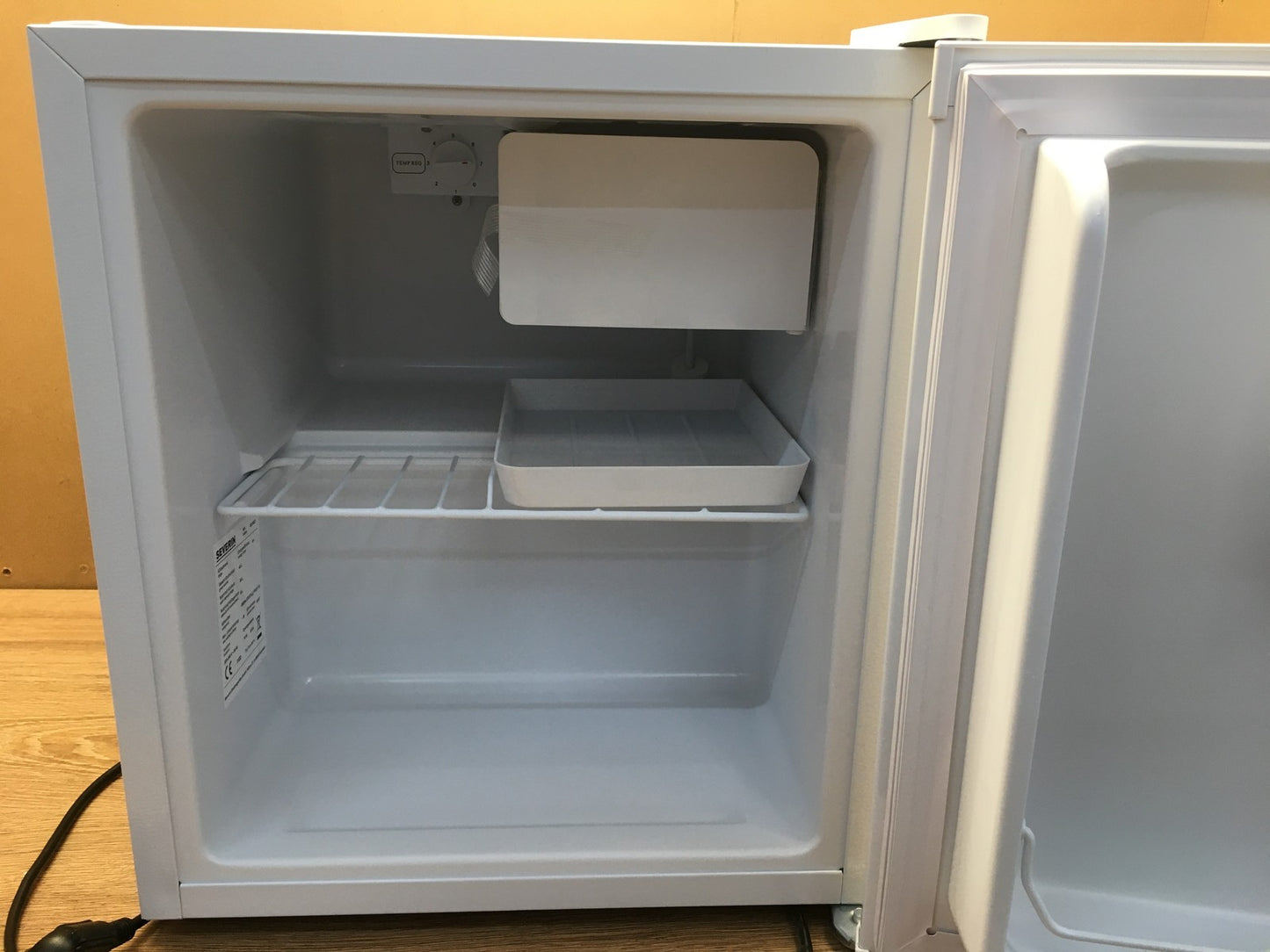Severin KS 9827 Mini Kühlschrank, 42L, I39348