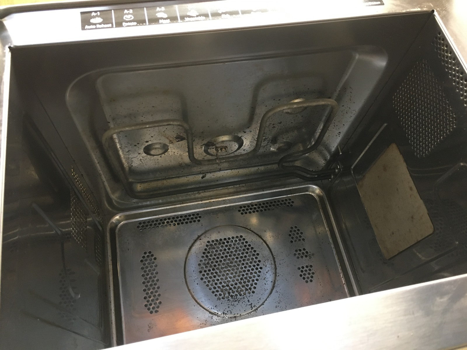 SHARP R843INW Mikrowelle 25 L, 900 W, I37690