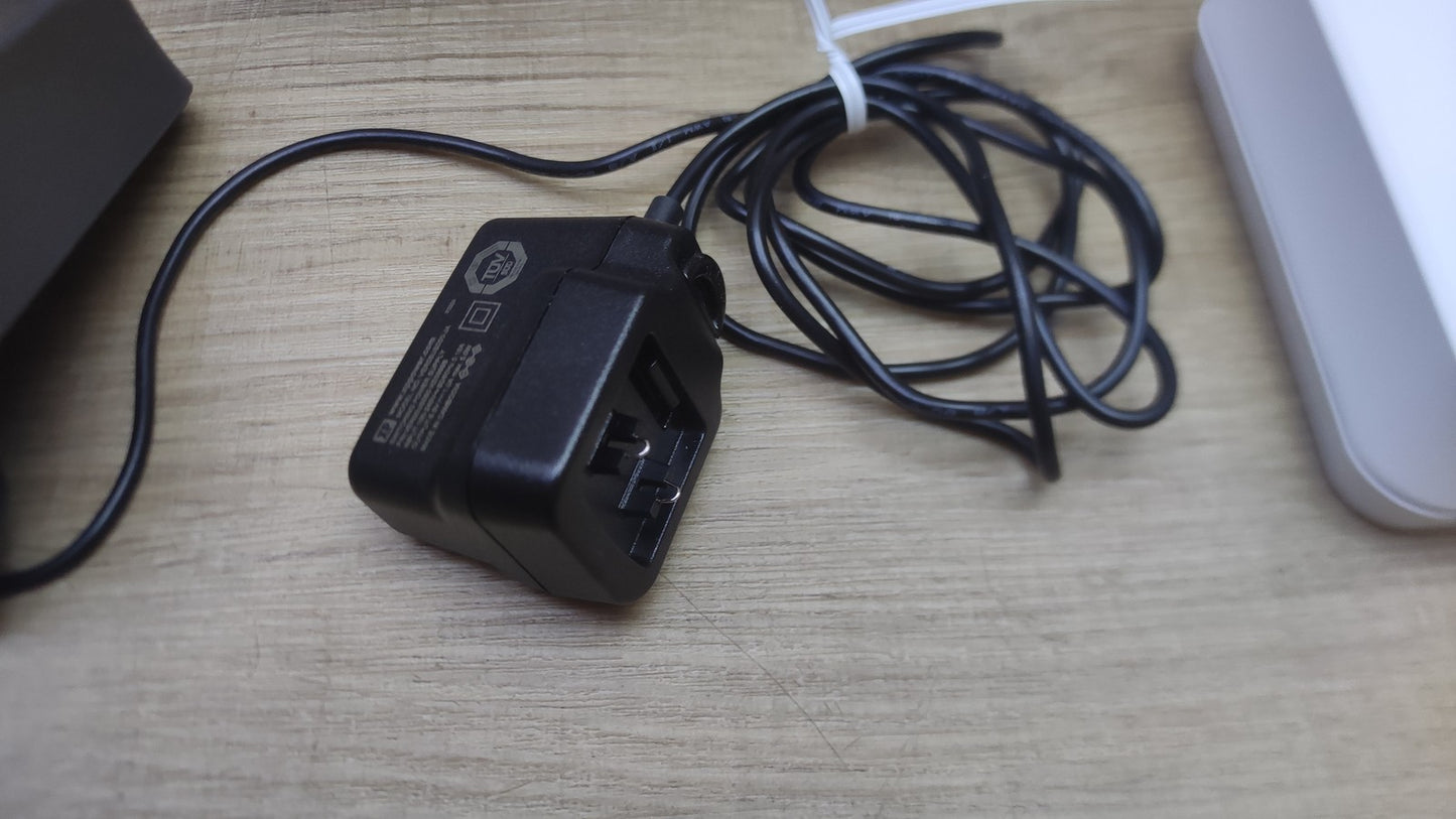 Honeywell Lyric T6R Wi-Fi Raumthermostat mit Empfängerbox, Tischhalter, I38664