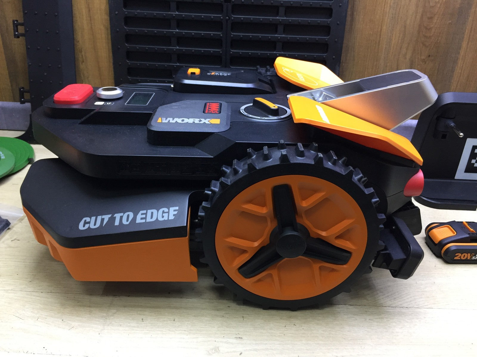 WORX Landroid Vision M550 Mähroboter ohne Begrenzungskabel WR205E, I33569