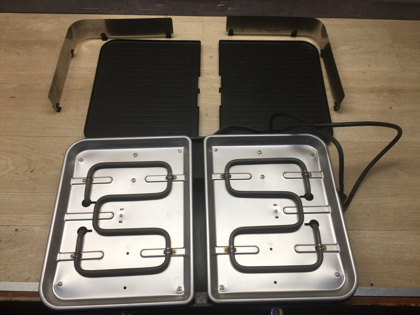 LEBENLANG LBL8586 Tischgrill 2400W Elektrogrill inkl. Grillzange, I35756