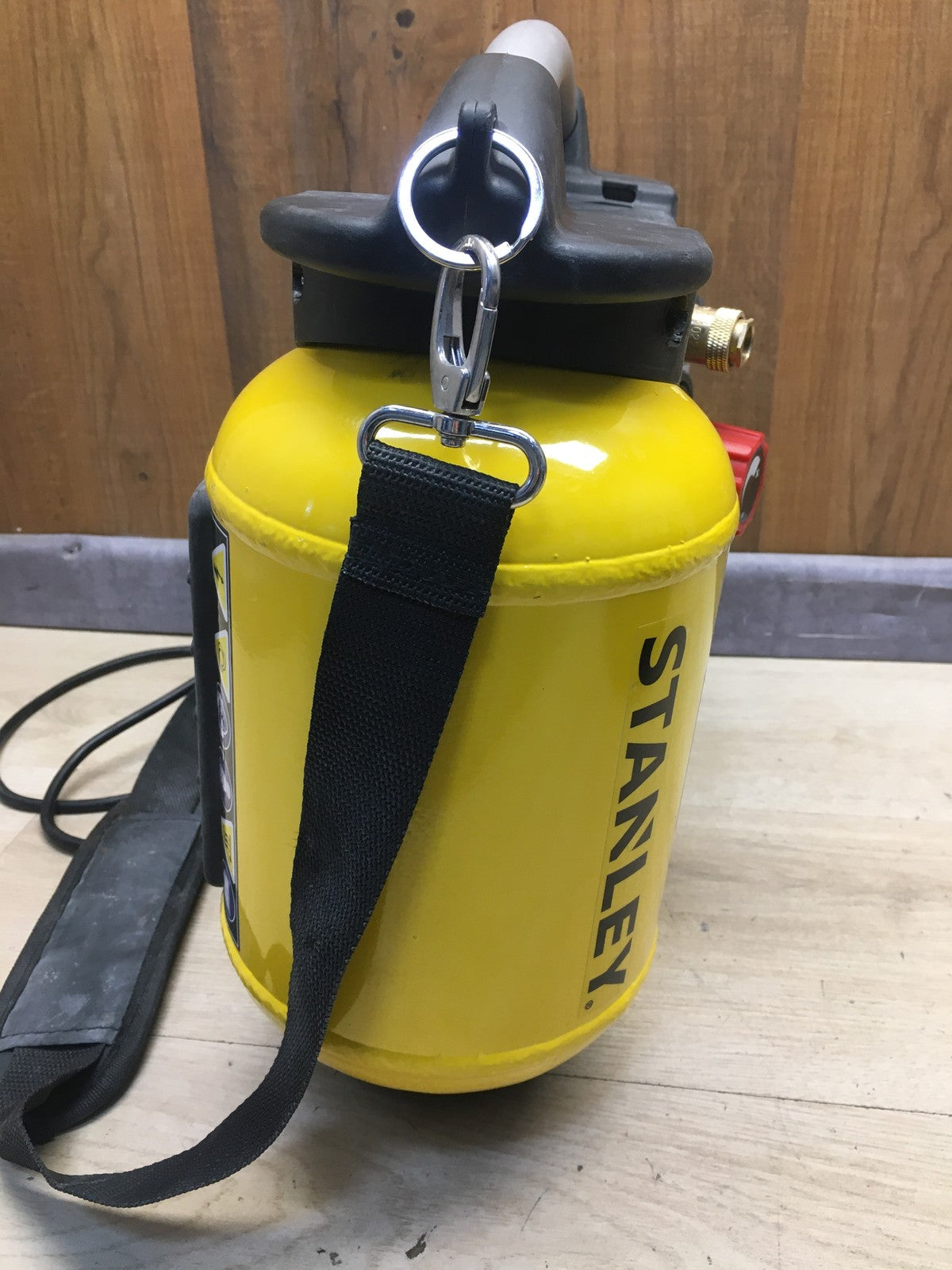Stanley Mini Kompressor tragbar DN200/10/5 1100W 230V, I37662