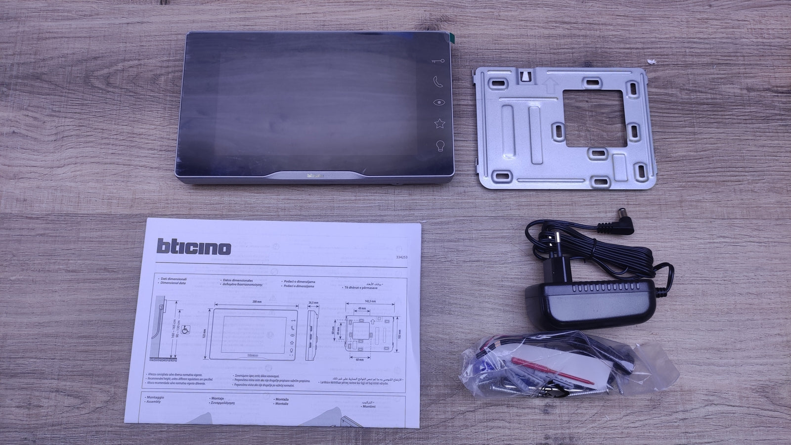 Bticino 334253 Video-Türsprechanlage Inneneinheit mit 2 Drähten 7 Zoll I32612