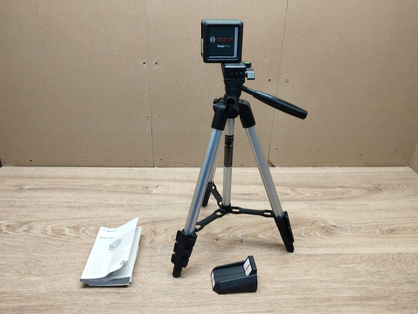 Bosch DIY Quigo Plus Kreuzlaser mit Stativ, I39862
