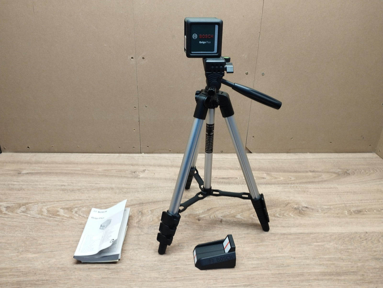 Bosch DIY Quigo Plus Kreuzlaser mit Stativ, I39862