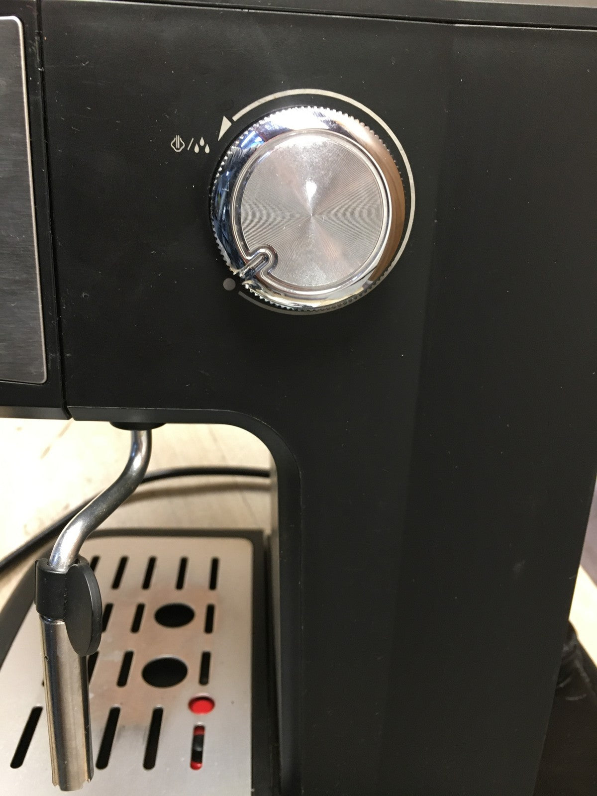 SENYA CM8501BA-GS Kaffeemaschine mit Milchaufschäumer, 850W, I36084