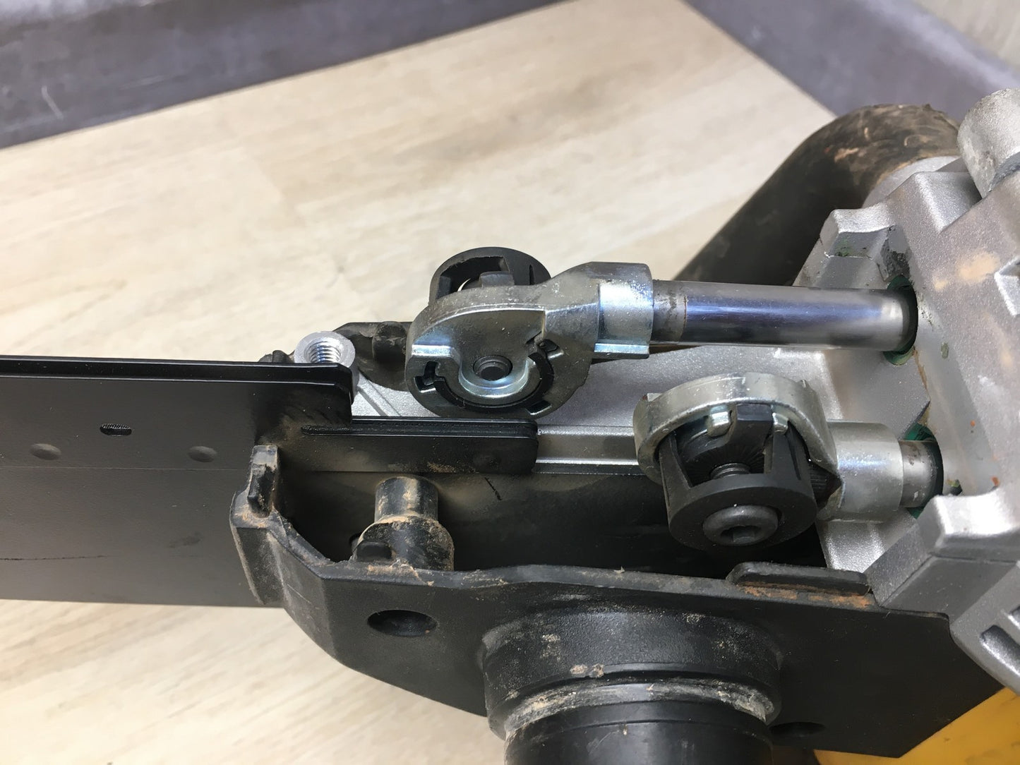DeWalt DWE397 Alligator Spezial-Säge 1700 W für Hochlochziegel, I37790