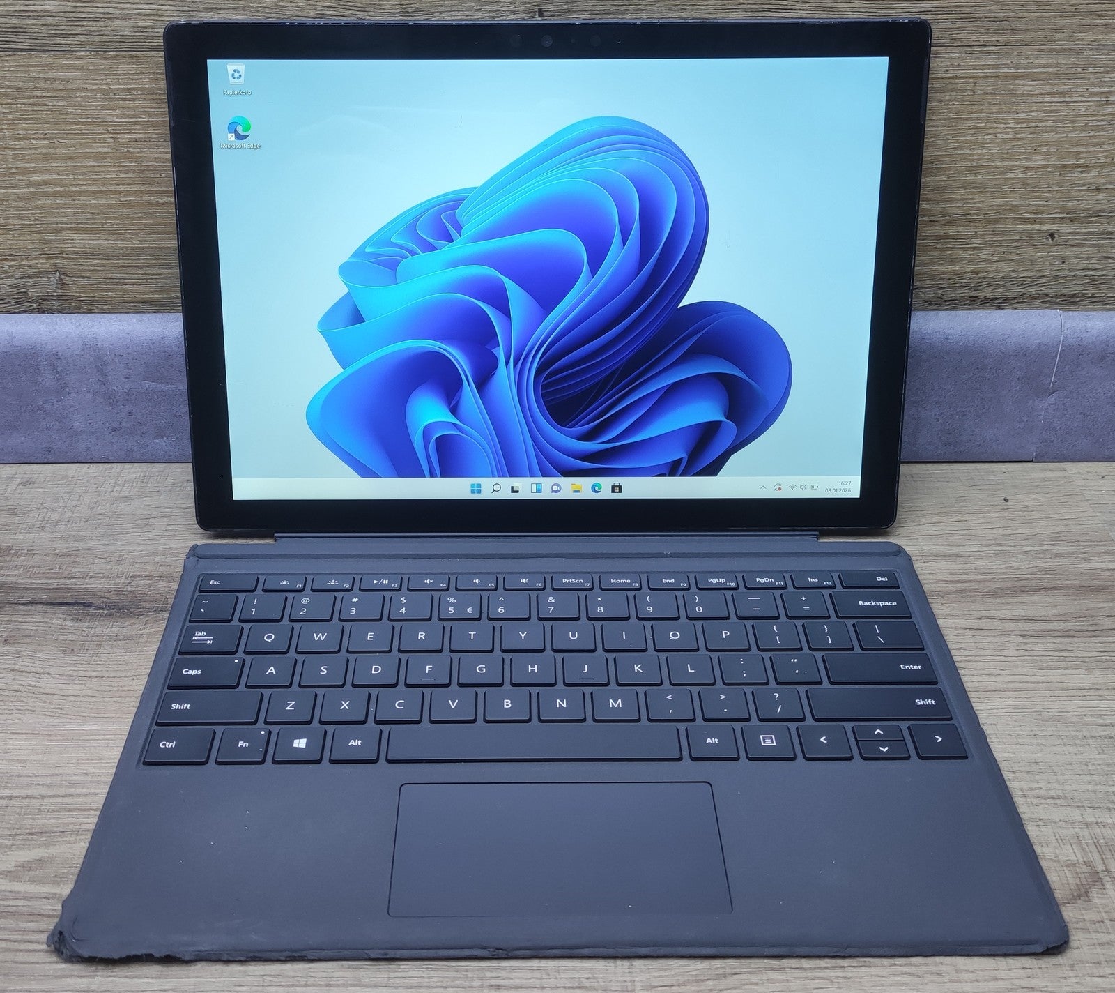 Microsoft Surface Pro 7 Tablet 12.3" Touch 2736x1824 Intel i5-1035G4 8GB 256GB
