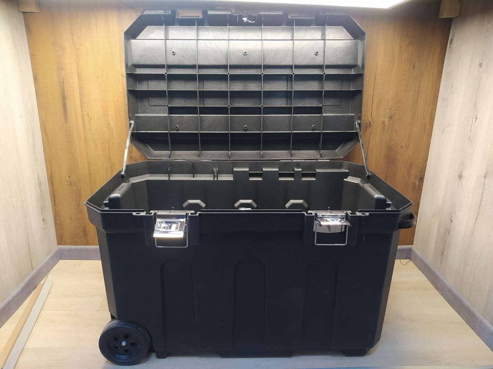 Stanley 1-93-278 Mobile Montagebox, 96.2 x 59.1 x 57.8 cm 190 l, I37197