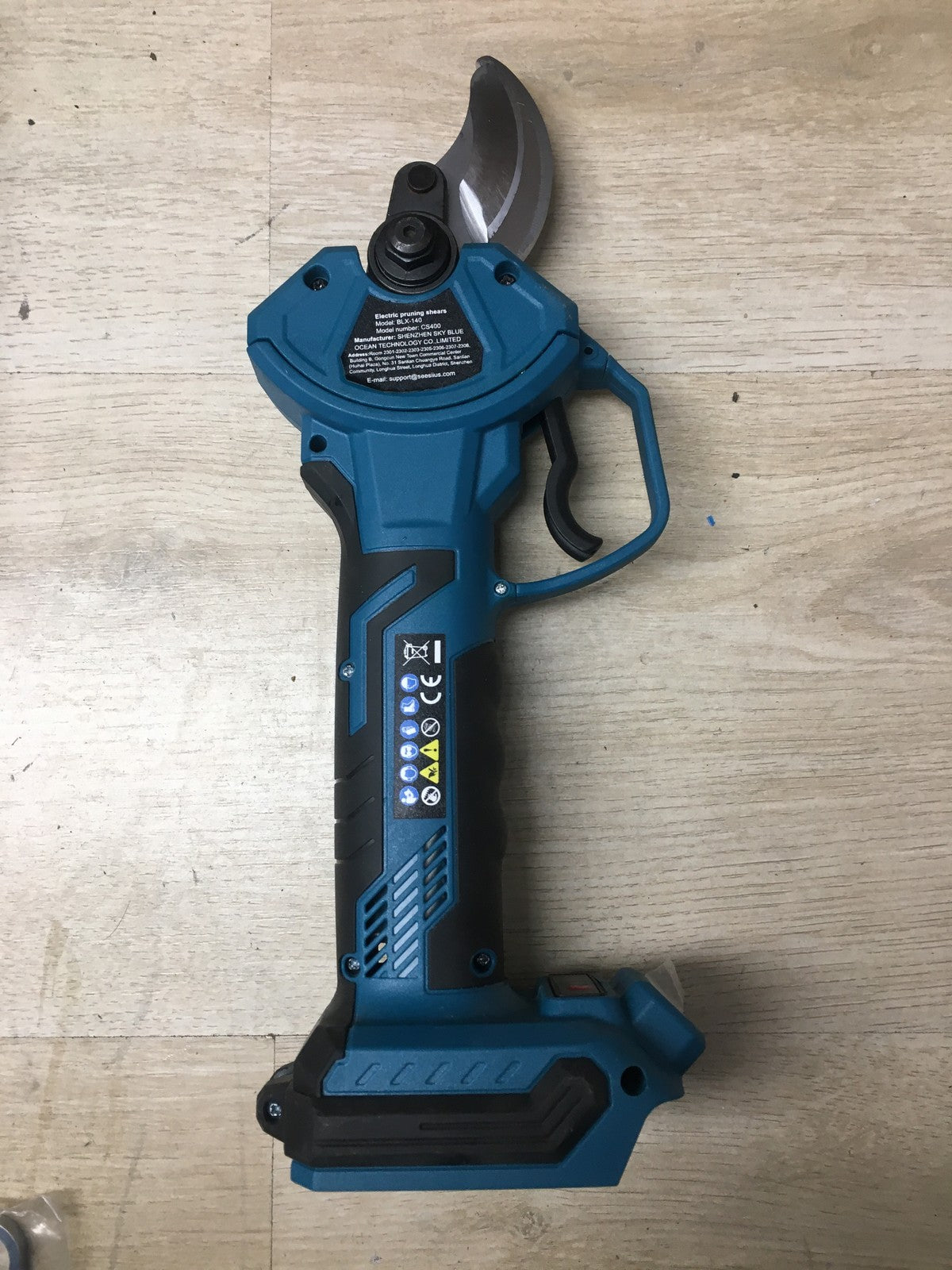 SeeSii Akku-Astschere, Gartenschere bis 40 mm Aststärke, 2x Akku, I37413
