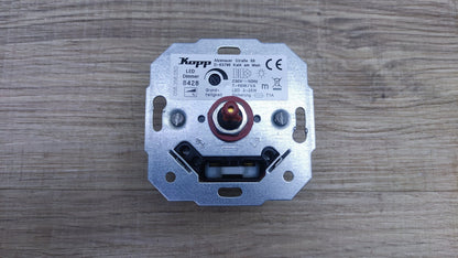 Kopp 8428 LED Dimmer Sockel mit Druck-Wechselschalter, I36179