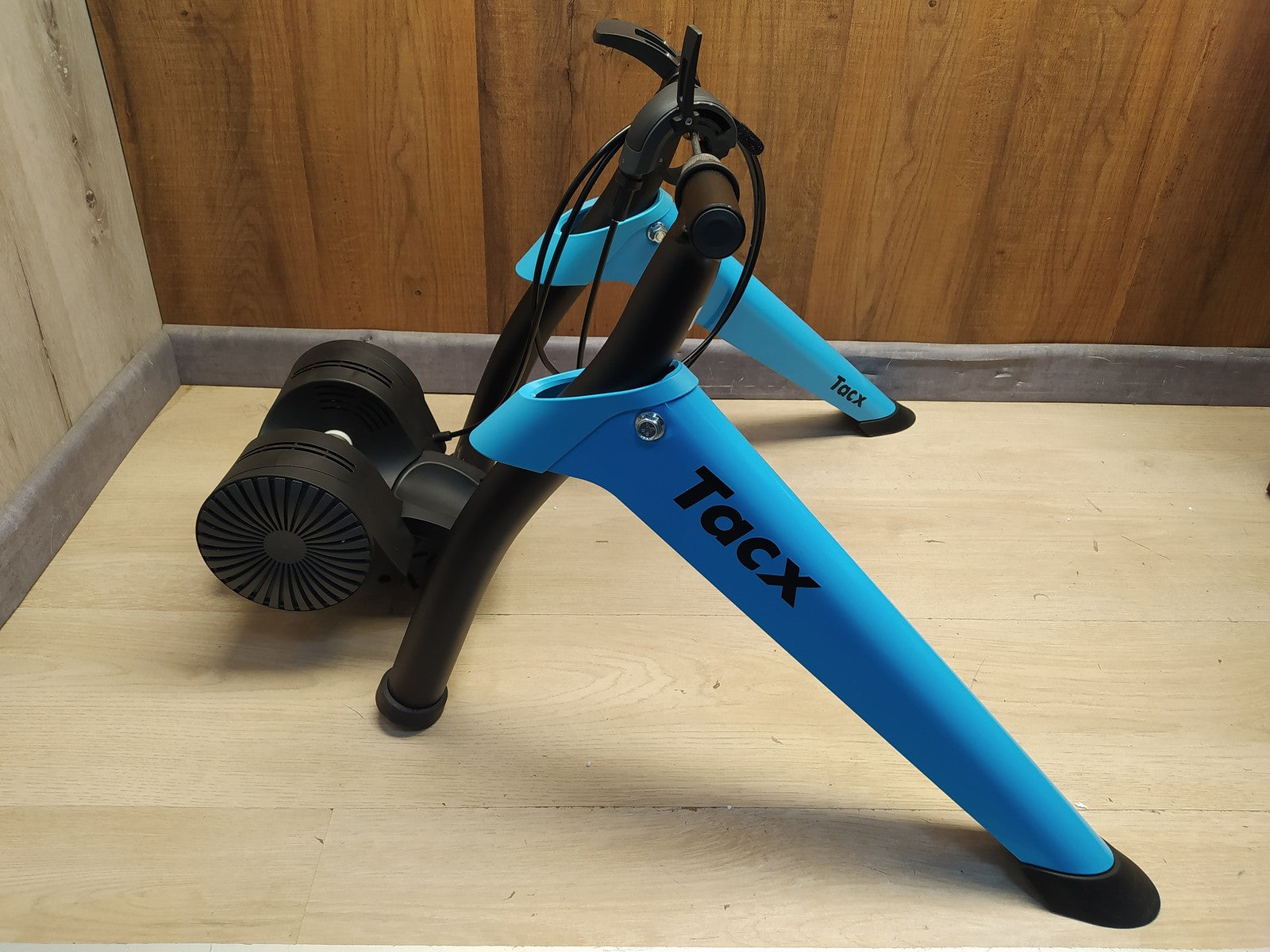 Tacx Boost Indoor-Trainer mit starker Magnetbremse, I36724