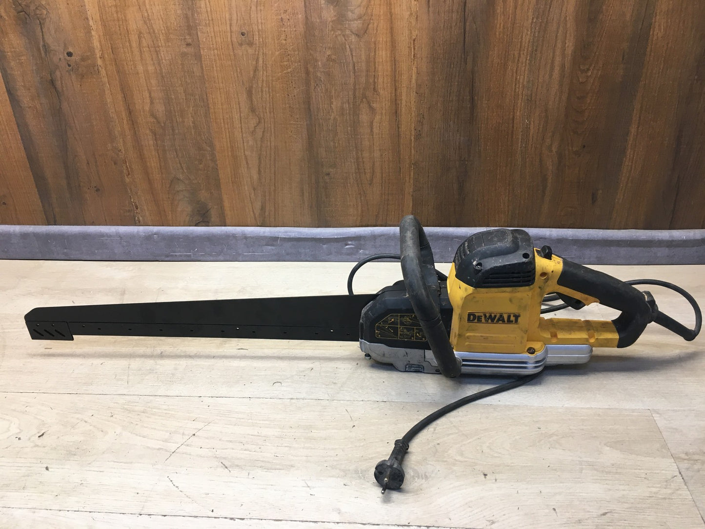 DeWalt DWE397 Alligator Spezial-Säge 1700 W für Hochlochziegel, I37790