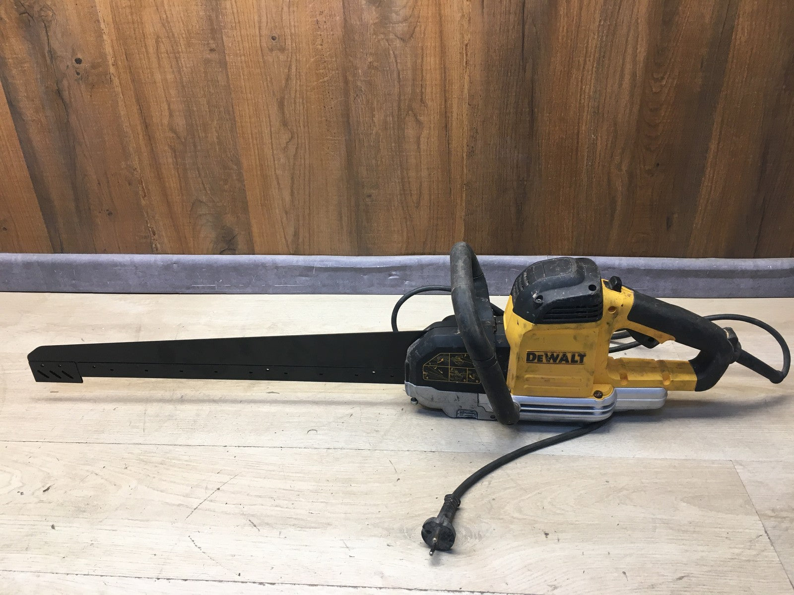 DeWalt DWE397 Alligator Spezial-Säge 1700 W für Hochlochziegel, I37790
