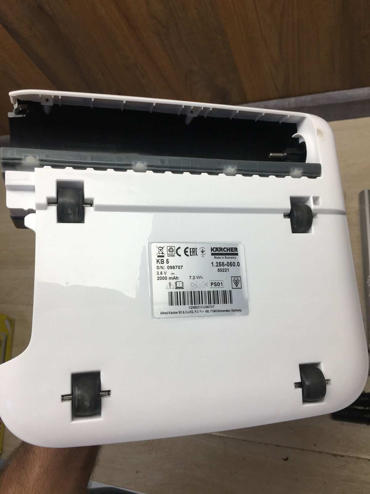 Kärcher 1.258-050.0 Akku-Besen KB 5, elektrischer Besen, I41028