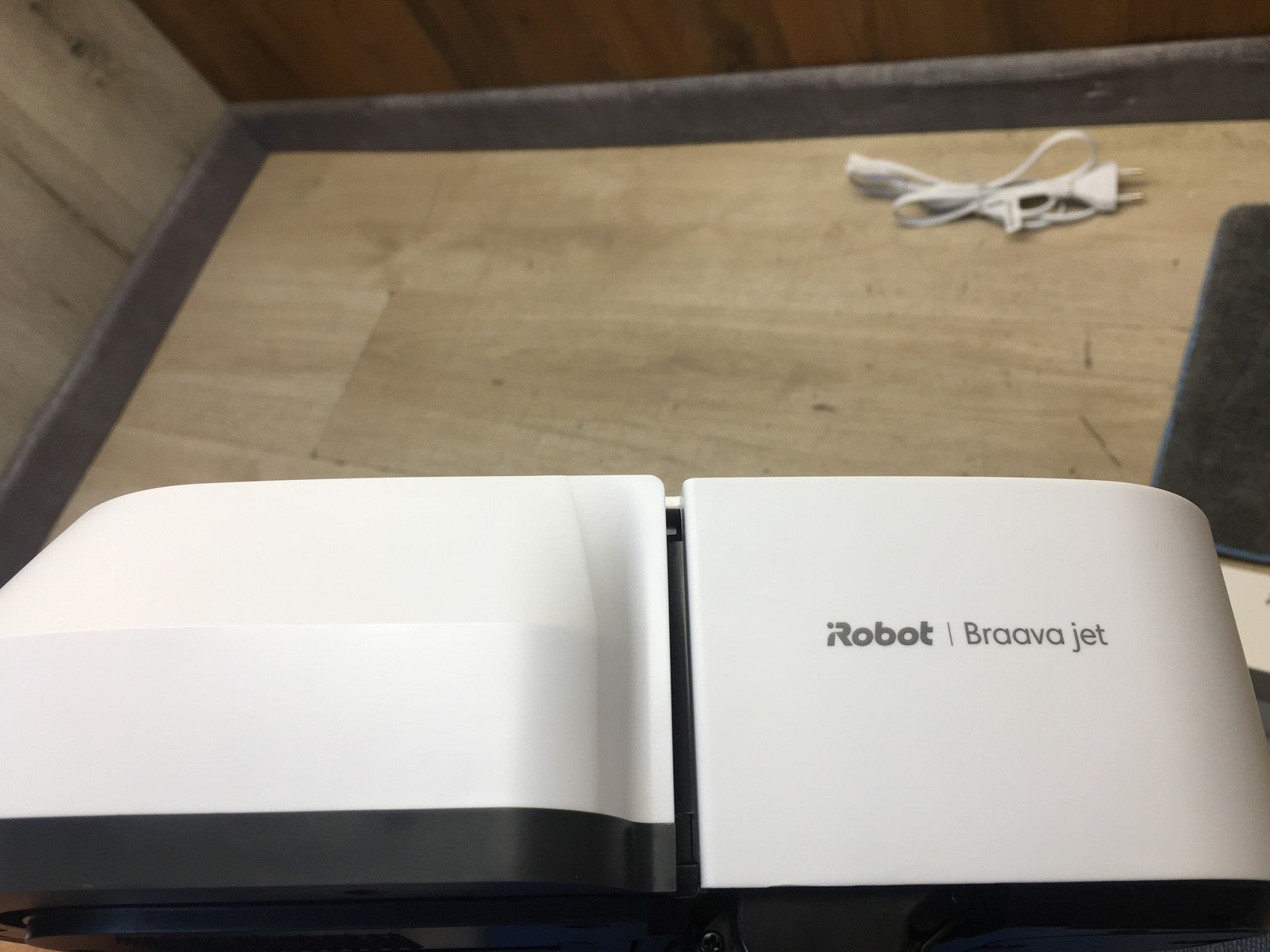 iRobot Braava Jet M6 Wischroboter mit Präzisions-Sprühstrahl RMA-Y1, I39133