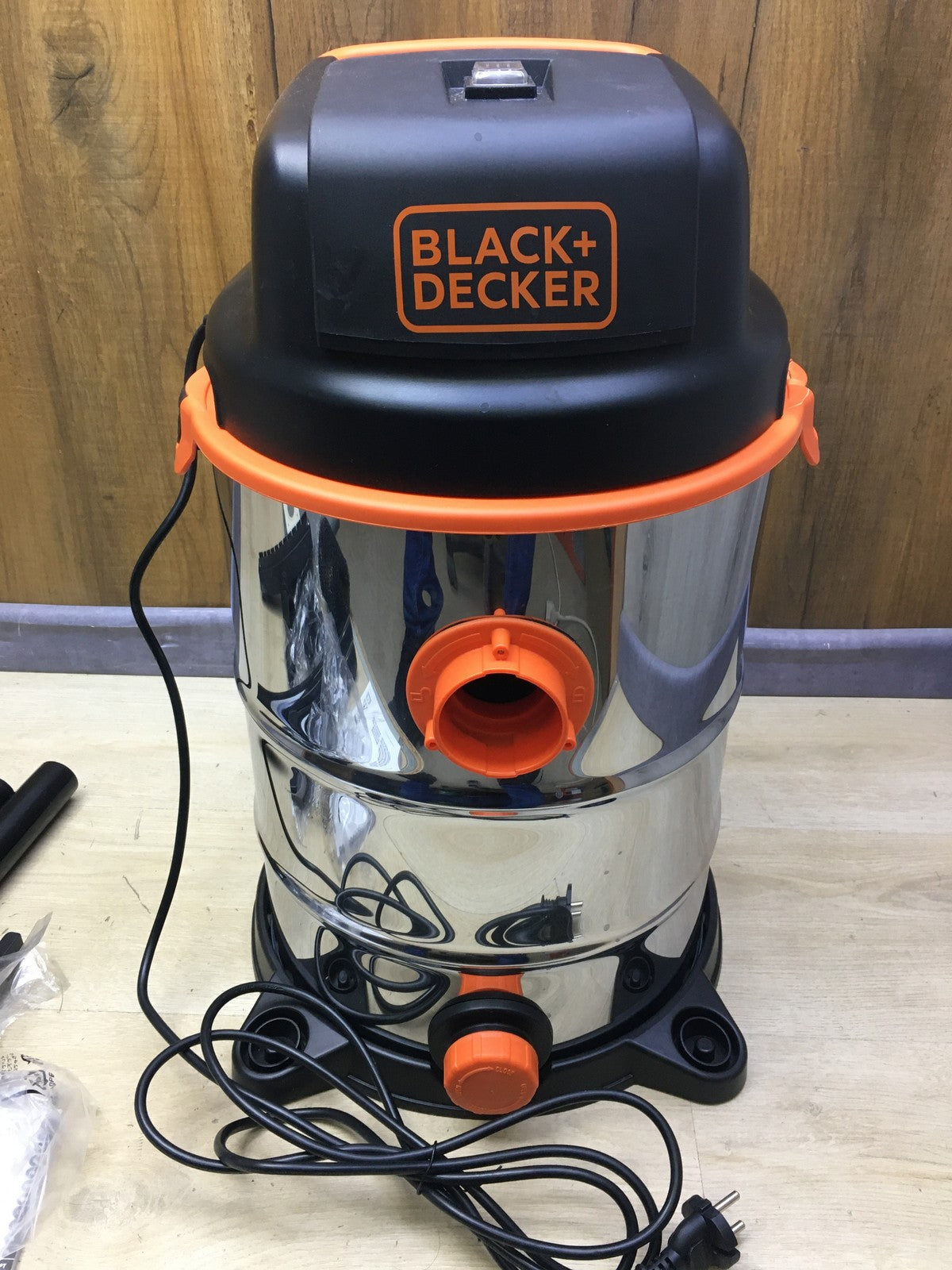 BLACK & DECKER Staubsauger BXVC30XDE 1600 W, I34569