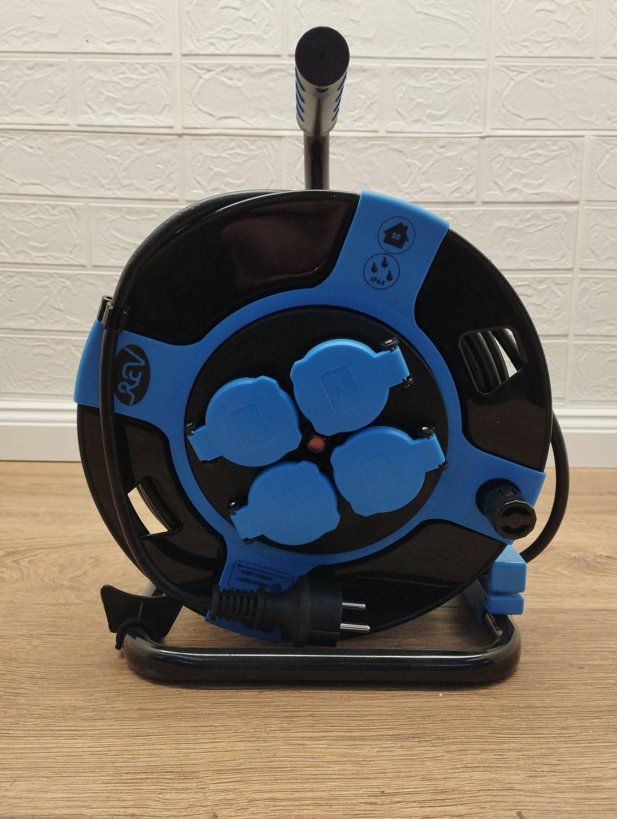 REV REV-575A Kabeltrommel Outdoor 50m IP44 4 Schutzkontaktsteckdosen blau