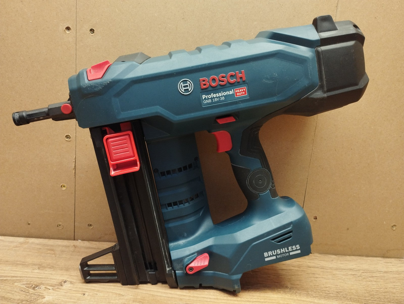 Bosch BITURBO Akku-Betonnagler GNB 18V-38 Solo, max. Nagellänge 38 mm, I39923