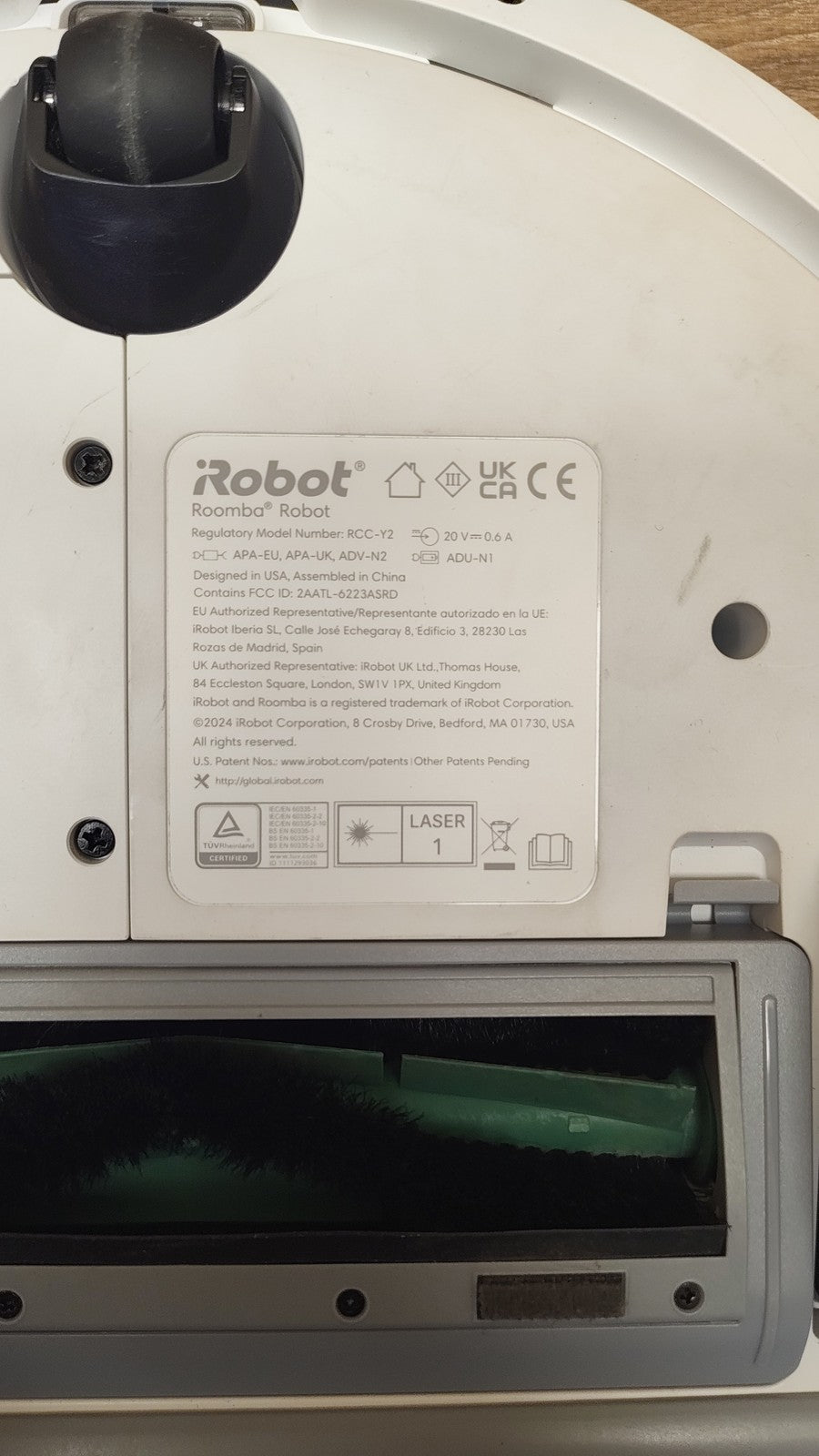 iRobot Roomba 105 Combo Saugroboter mit Wischfunktion, weiß, I40028