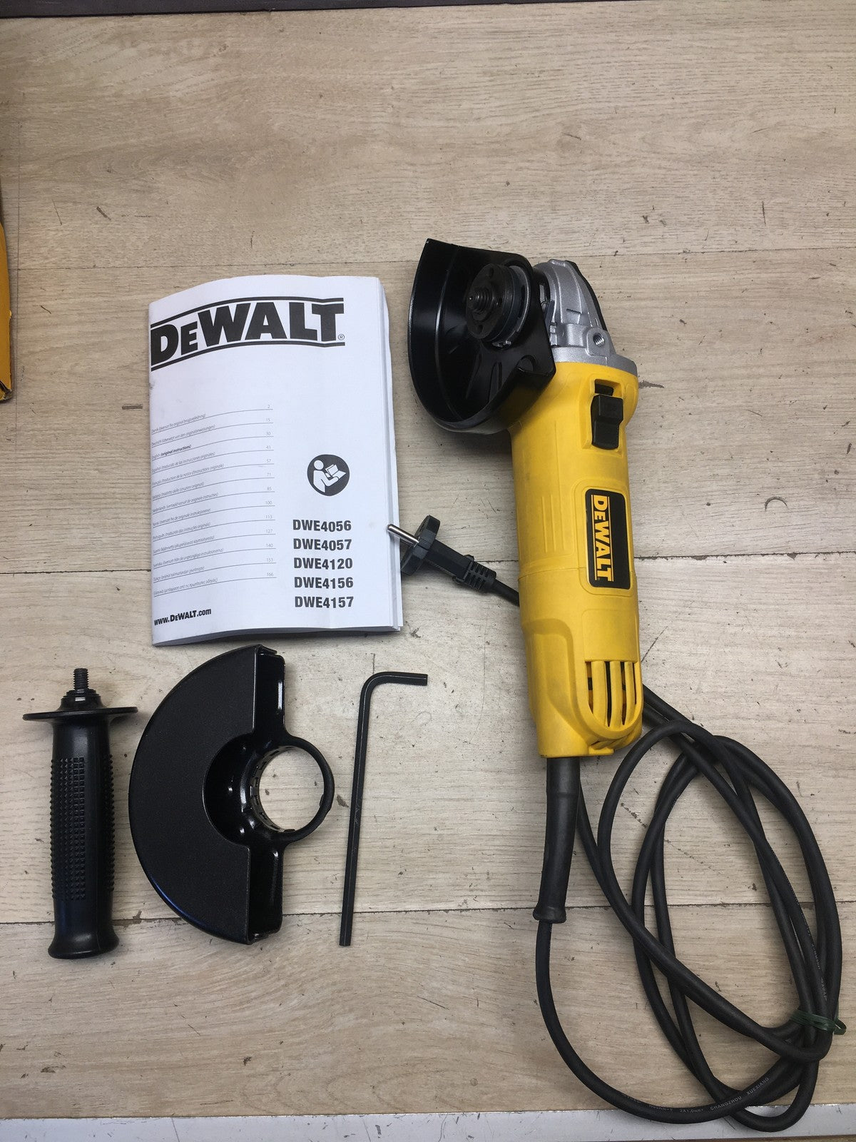 DEWALT Winkelschleifer DWE4157, 125 mm (900 Watt, 11.800 U/min), I40968