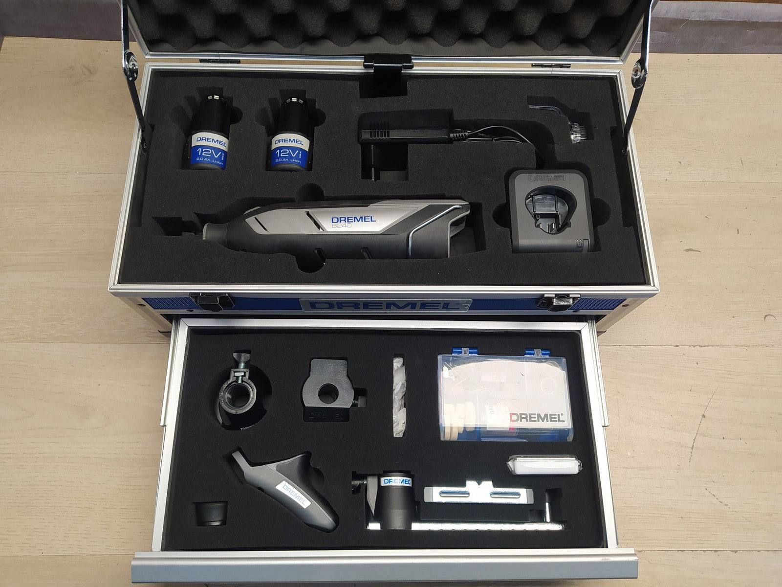 Dremel 8240 Rotationswerkzeug Set, I37407