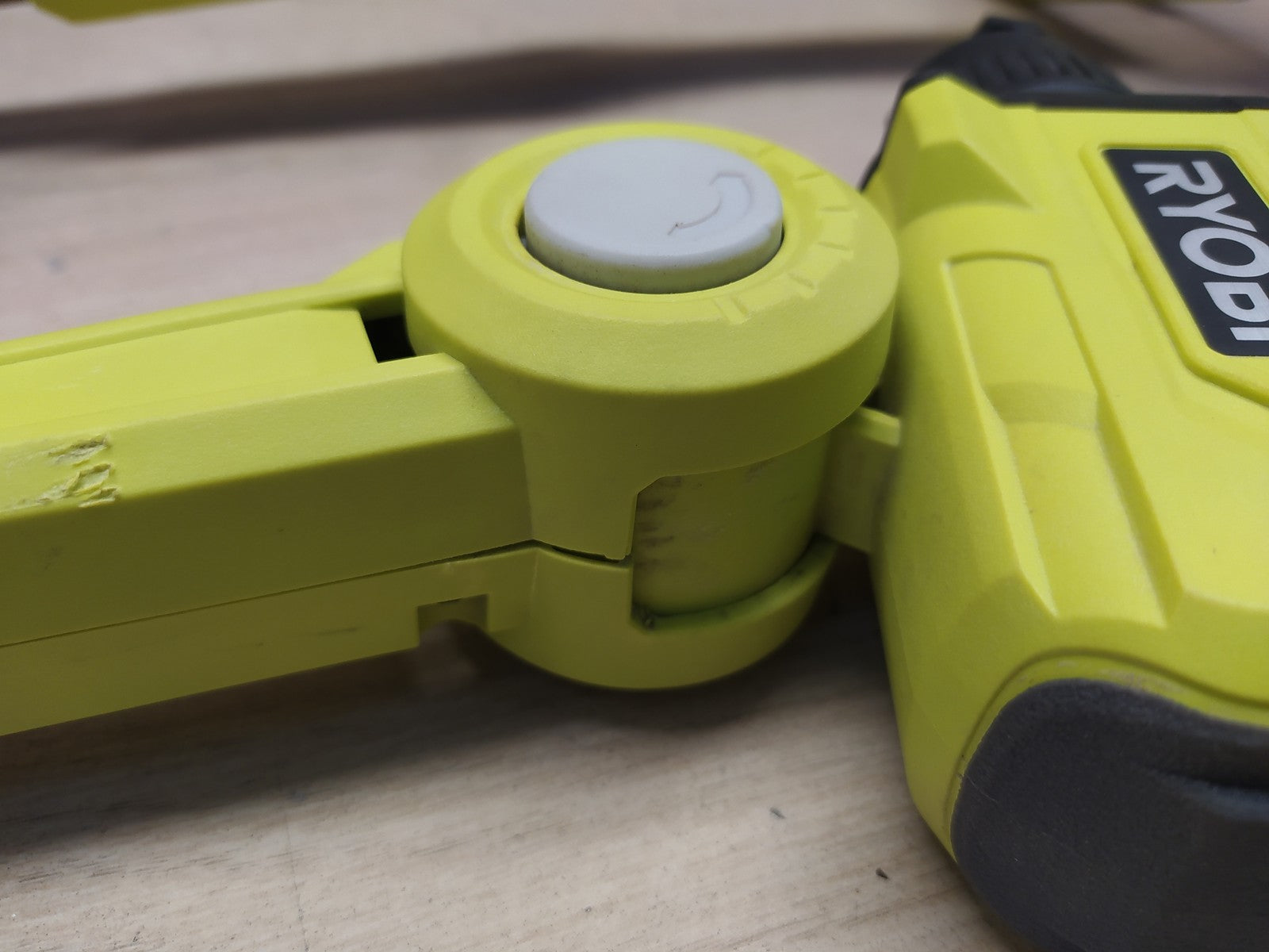 RYOBI 18 V ONE+ Akku-Reinigungsbürste R18TPS SOLO, I37359
