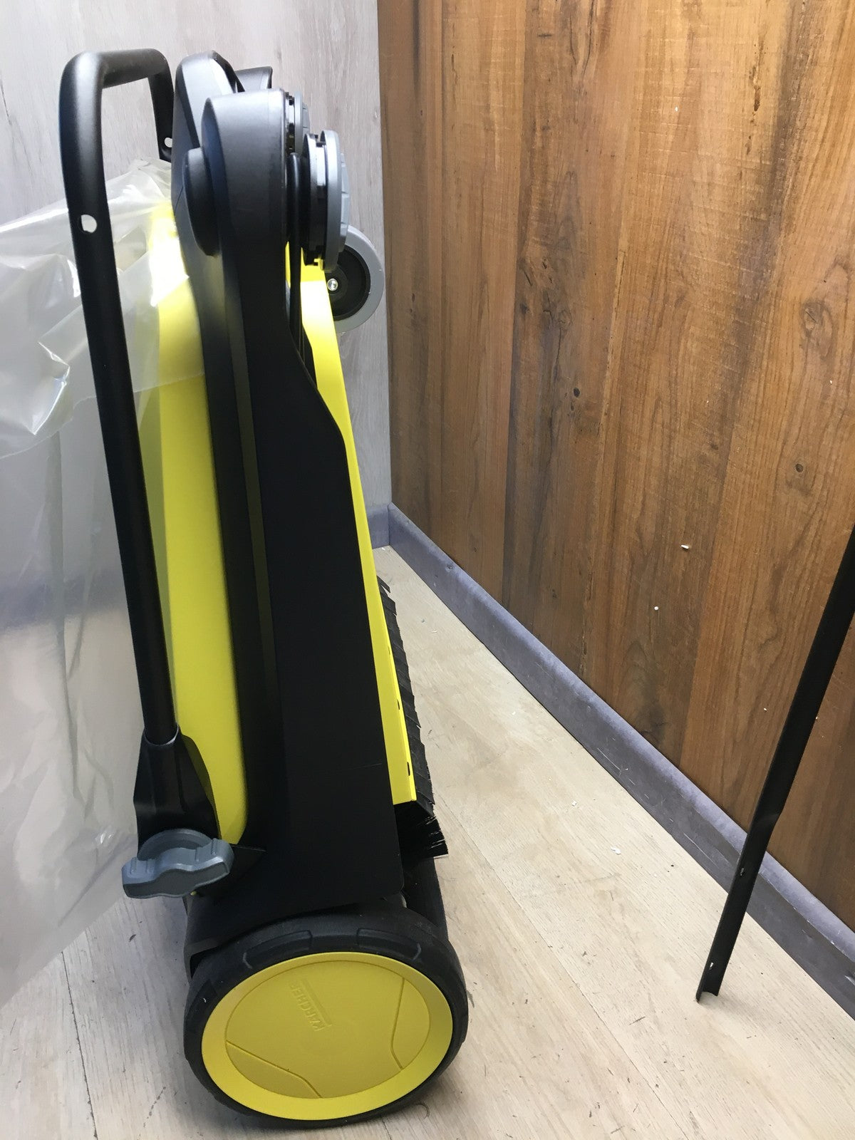 Kärcher Kehrmaschine S 4 Twin Arbeitsbreite 68cm 1.766-360.0, I38009