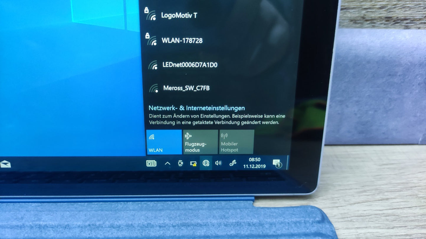 Microsoft Surface Pro 5 Windows Tablet 2736x1824 i5-7300U 8GB 256GB LTE M1807