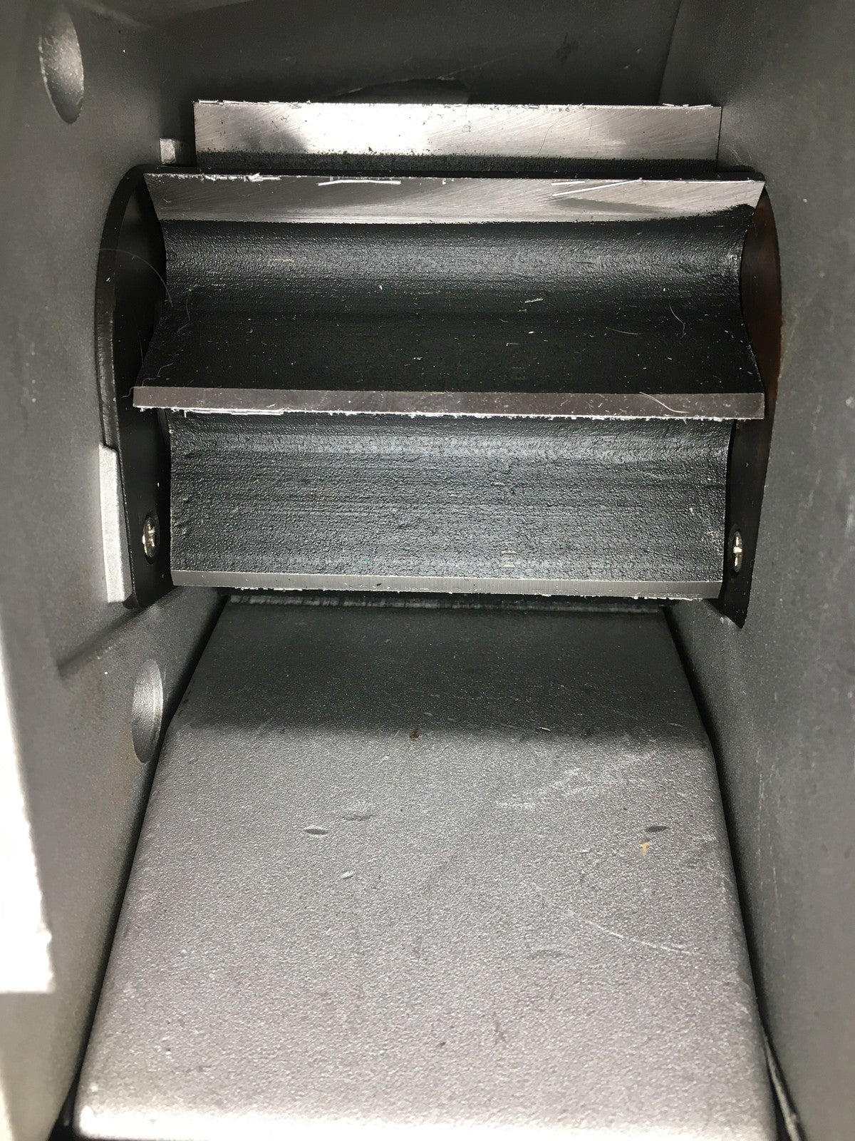 Bosch Leisehäcksler AXT 25 D, 2.500 W, für Hartholz und Dornensträucher, I38270