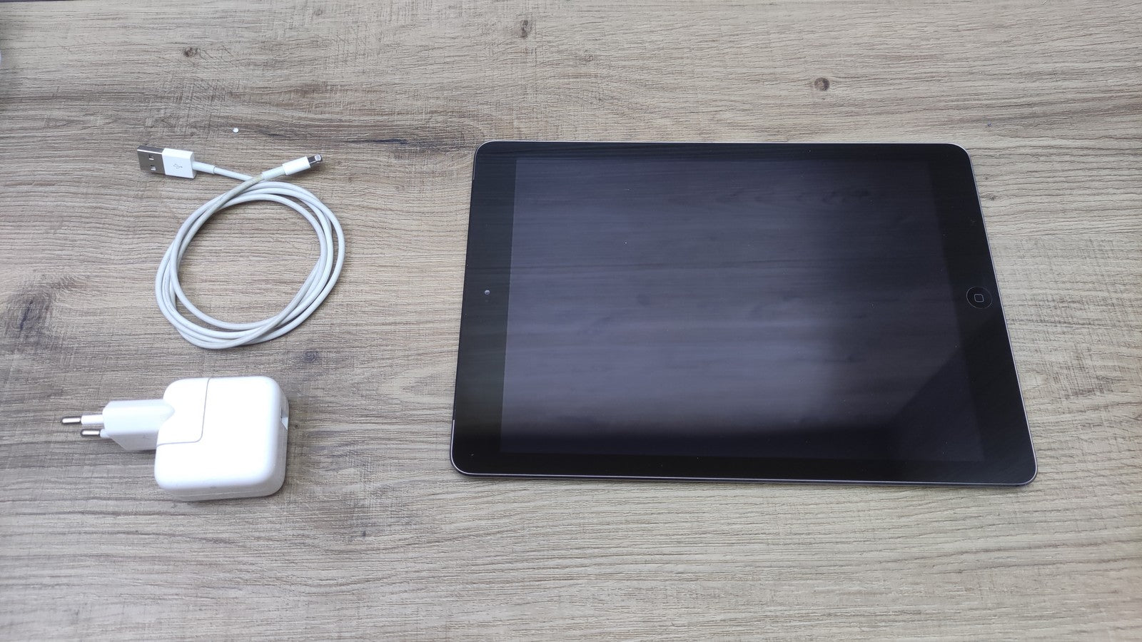Apple iPad Air 1 Tablet 9.7" 16GB LTE + WiFi Space Gray A1475 (MD791FD/A)