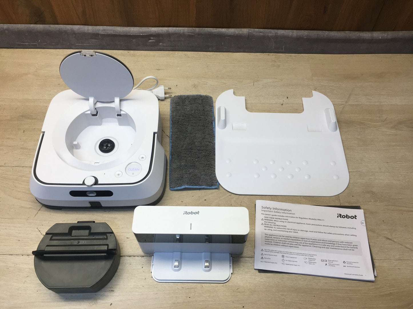 iRobot Braava Jet M6 Wischroboter mit Präzisions-Sprühstrahl RMA-Y1, I39133