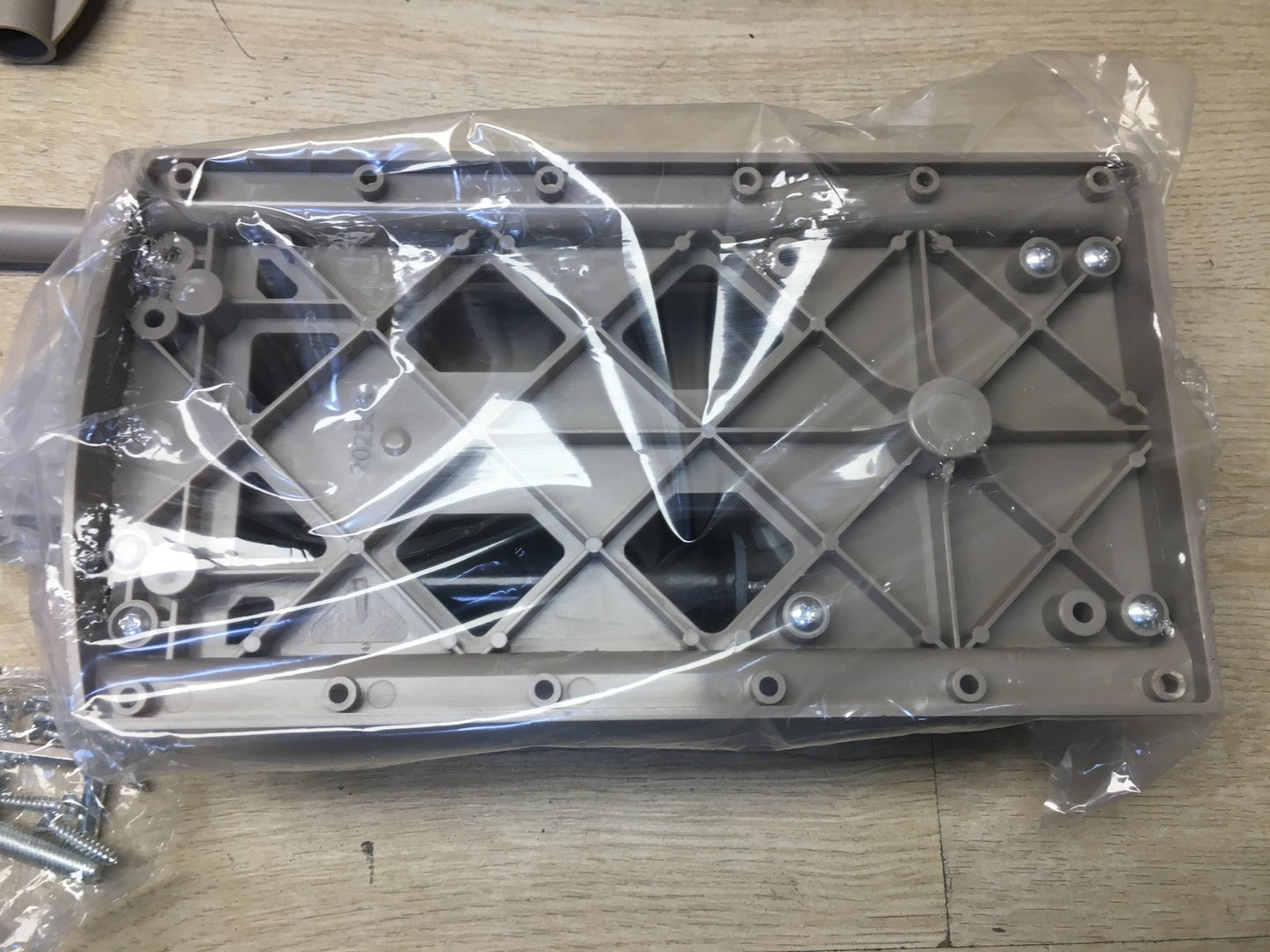 Emuca 9283849 Kleiderlift für Schrank, Ausziehbar 600-830mm Breite, I37552