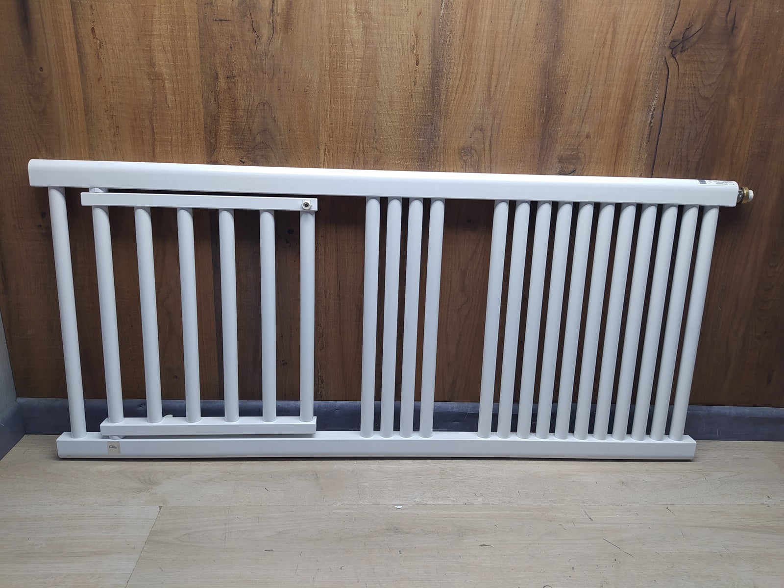 Deltacalor SER2135050FB elektrischer Badheizkörper 750W, I37853