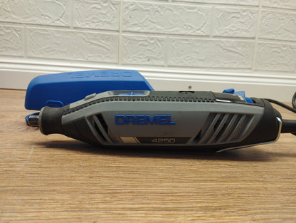 Dremel 4250 Rotationswerkzeug mit 3 Vorsatzgeräten und Zubehörset