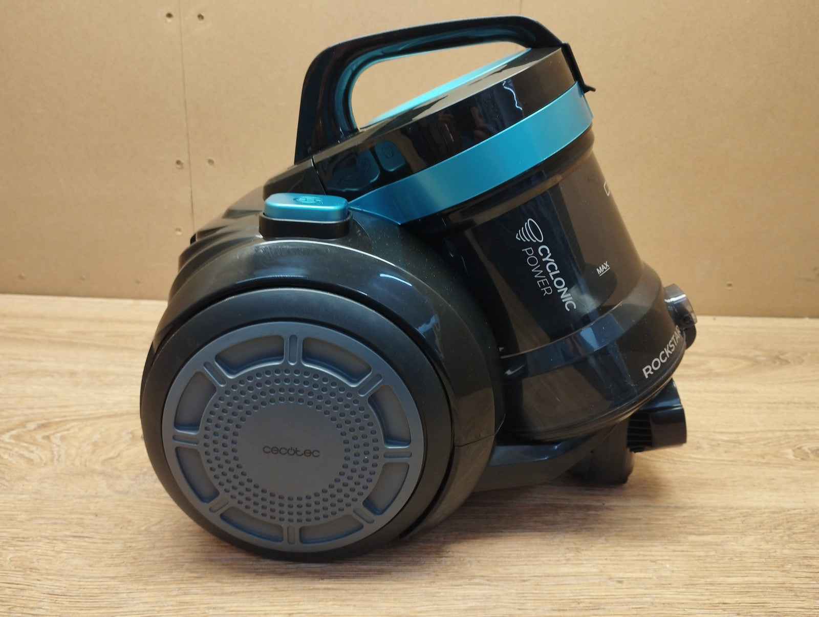 Cecotec Staubsauger Conga Rockstar Cyclonic Plus, beutellos, 800W, I39576