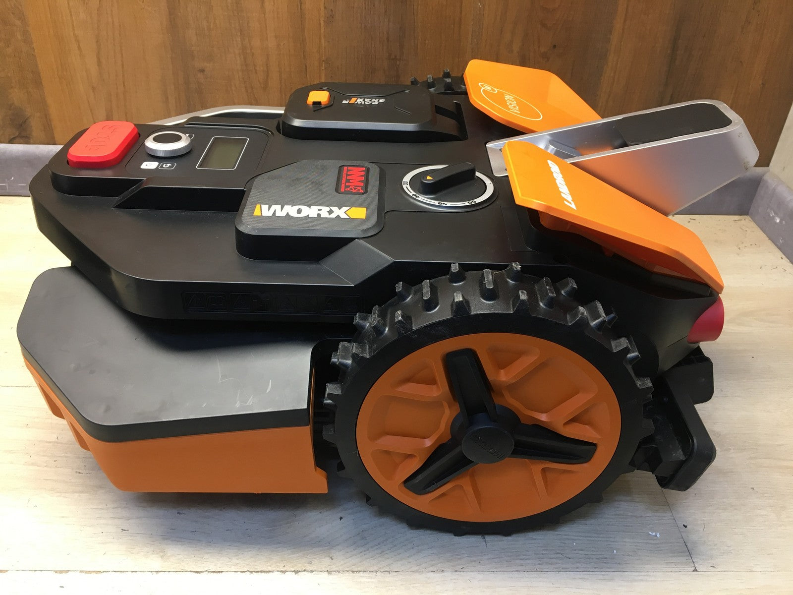 WORX Landroid Vision M600 Mähroboter ohne Begrenzungskabel WR206E.1 I38405