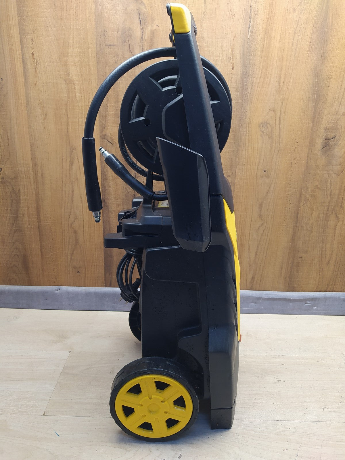 Stanley Hochdruckreiniger SXPW16PE mit Patio Cleaner Deluxe und Bürste, I36823