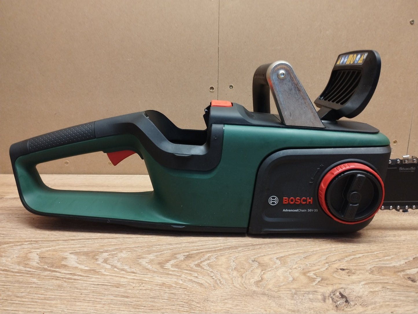 Bosch Akku-Kettensäge AdvancedChain 36V-35-40 Solo, I39924