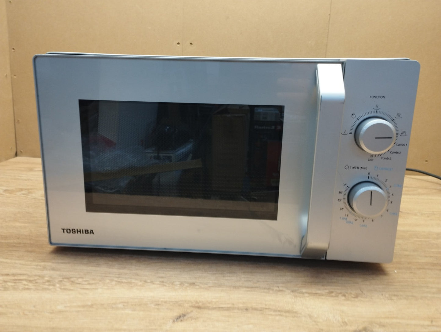 Toshiba MW2-MG20PF(SL) Mikrowelle mit Grill 20L 800W I39819