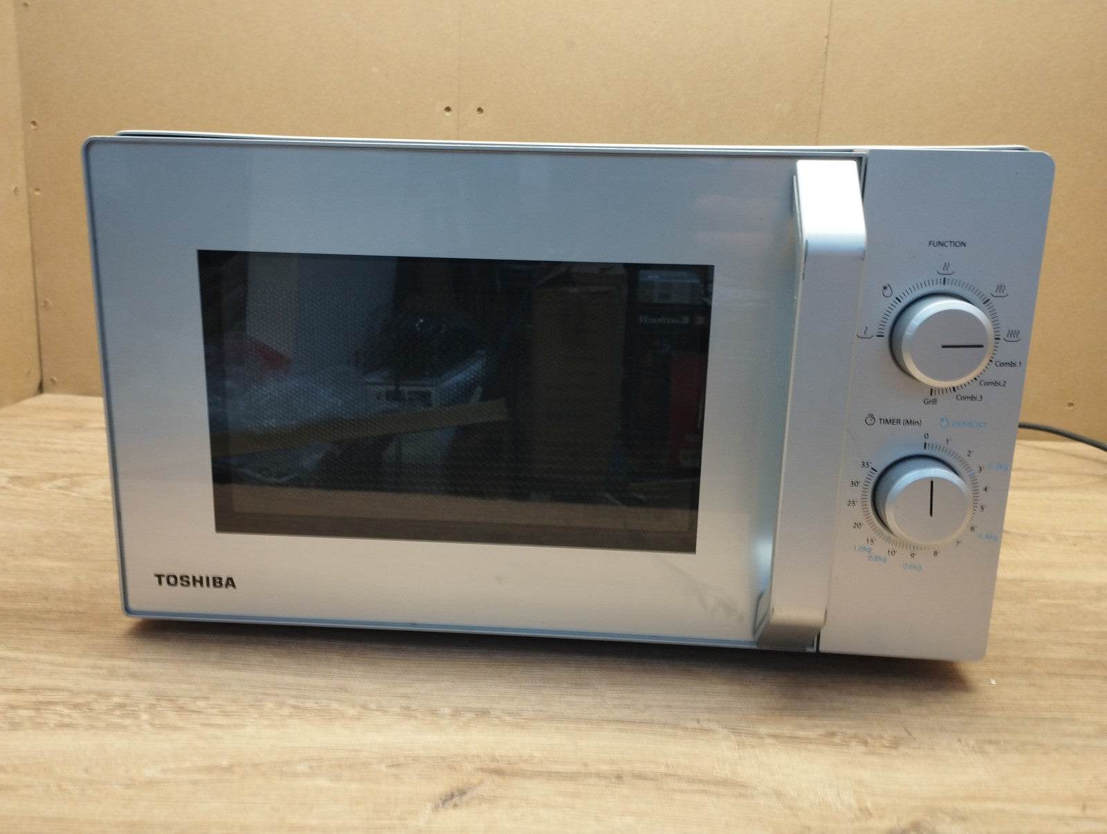 Toshiba MW2-MG20PF(SL) Mikrowelle mit Grill 20L 800W I39819