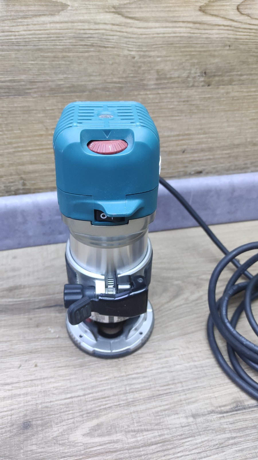 Makita RT0702C Multifunktionsfräse, I40912