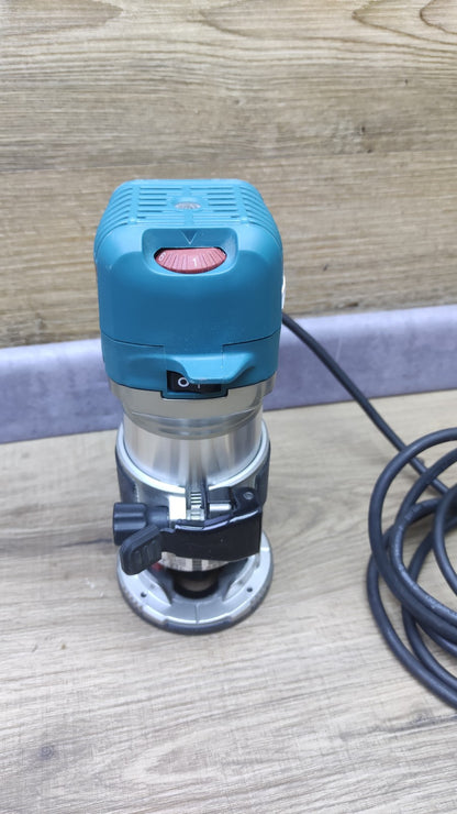 Makita RT0702C Multifunktionsfräse, I40912