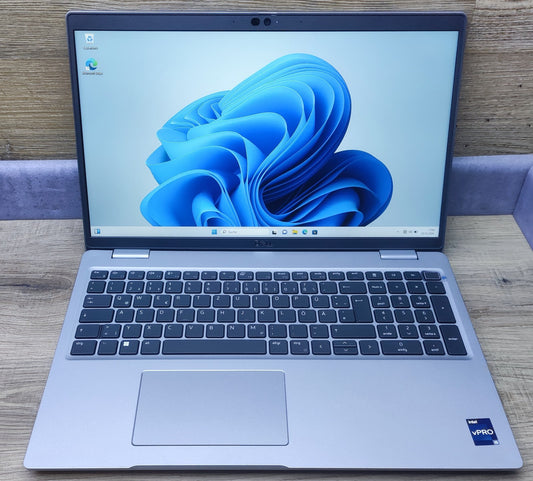 Dell Latitude 5530 Notebook 15.6" Touch FHD i5-1245U 16GB 256GB Thunderbolt LTE
