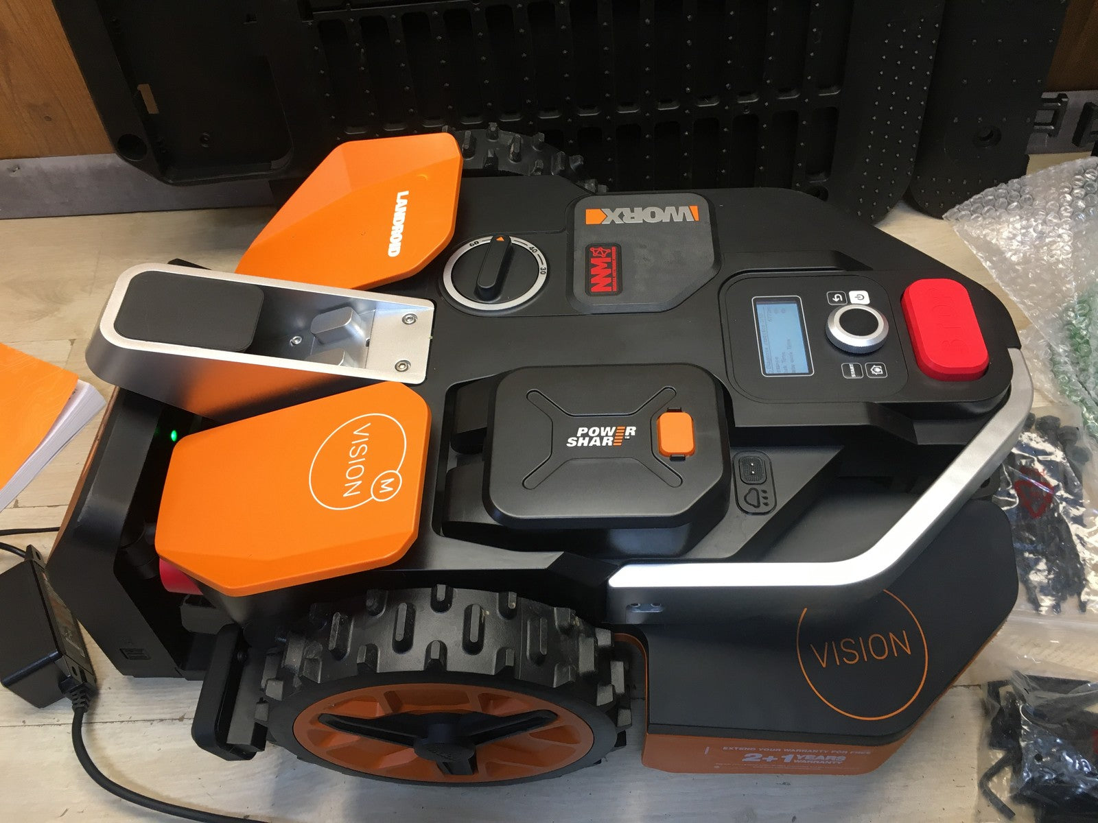 WORX Landroid Vision M550 Mähroboter ohne Begrenzungskabel WR205E, I38220